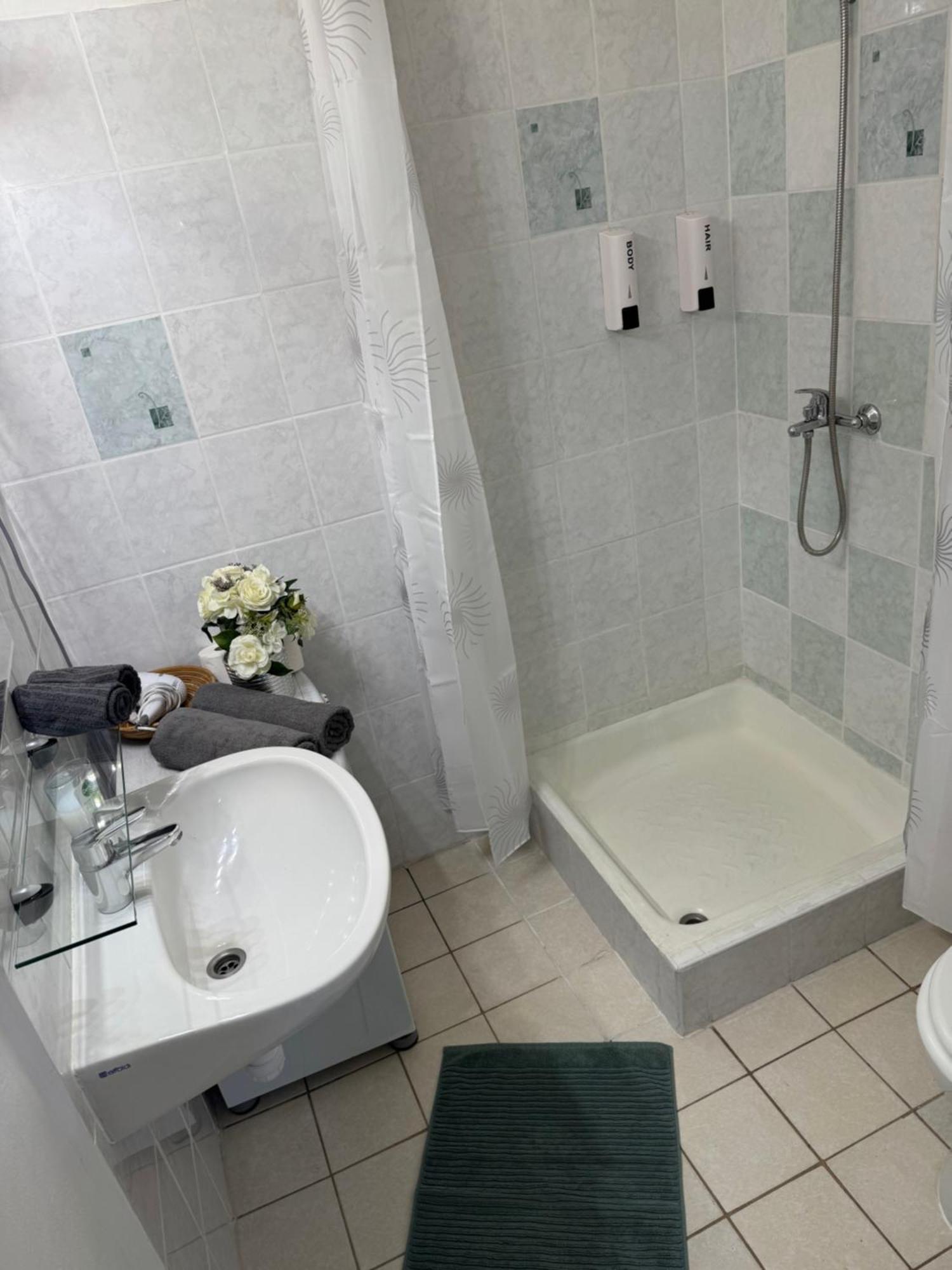Small Cosy Apartment Near The Famous Westend City Center Budapest Exterior foto