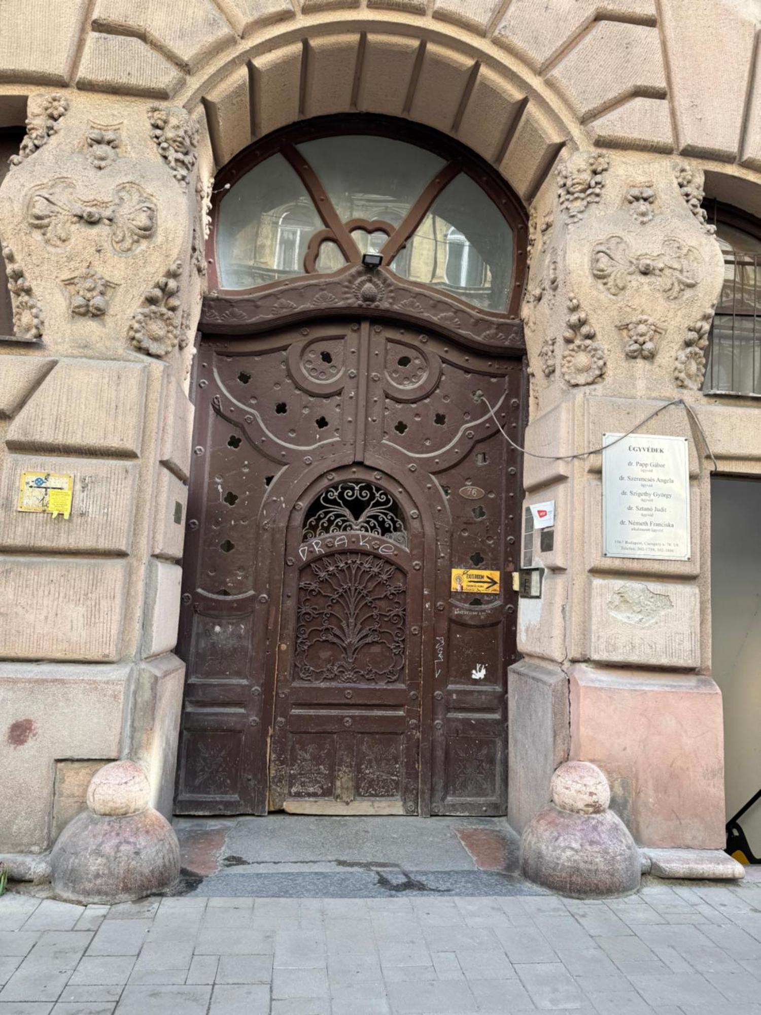 Small Cosy Apartment Near The Famous Westend City Center Budapest Exterior foto